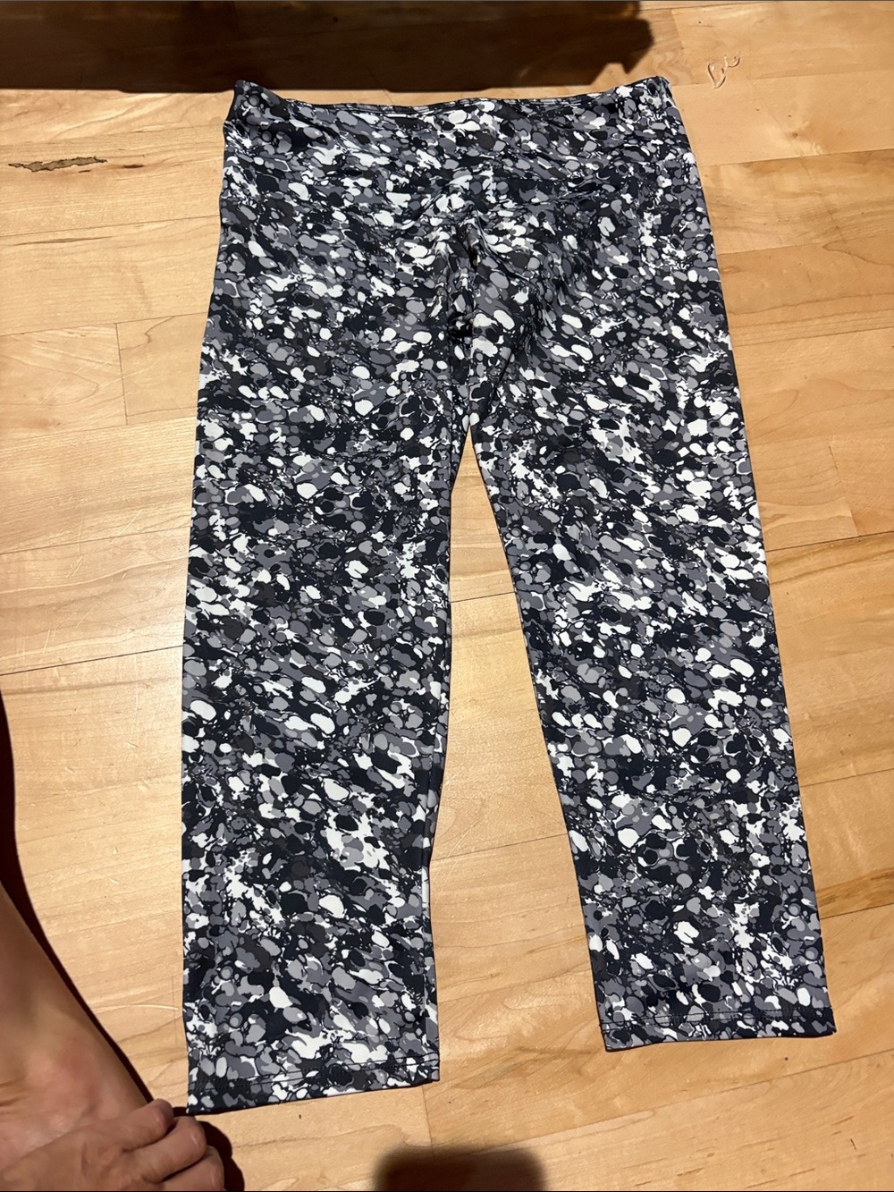 Onzie capris  S/M black and white